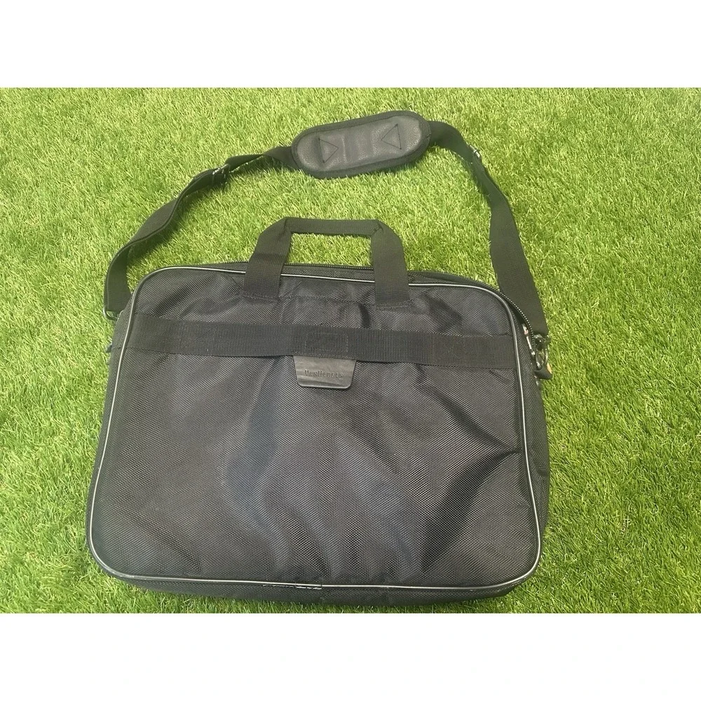 VANHEUSEN Black Nylon 15in Laptop Shoulder/Messenger Bag Padded w/ Partitions